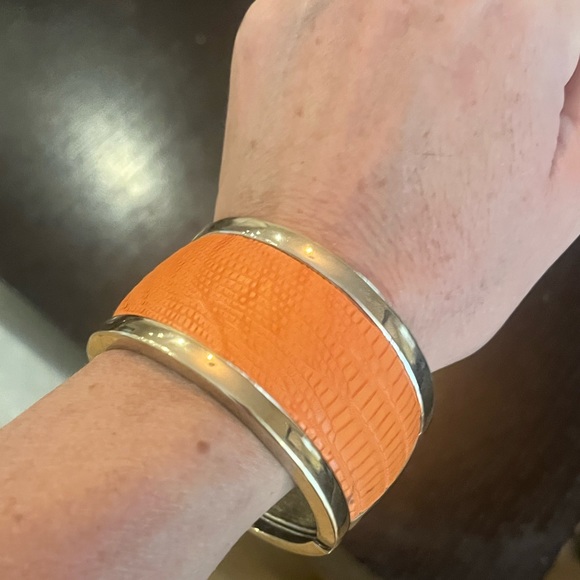 Beautiful women’s statement bracelet. - Picture 2 of 3